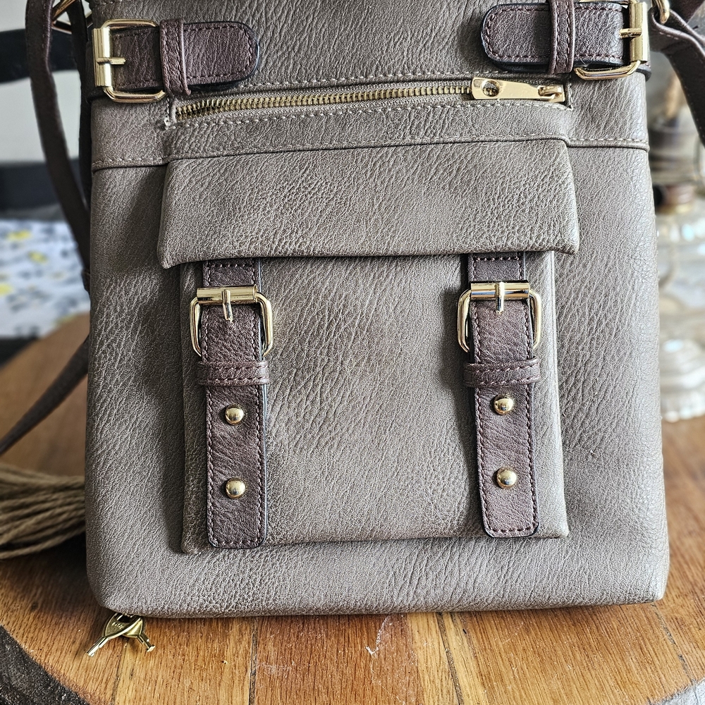 Jessie & James 2-Tone Concealed Carry Crossbody Bag – Lock & Key – Never Used
